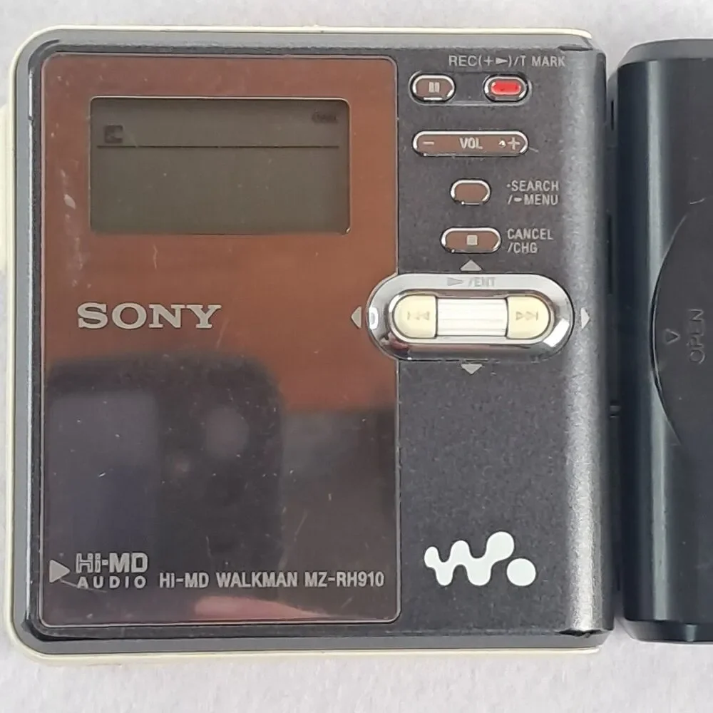 Sony HI-MD Walkman MZ-RH910 Mini Disc Recorder with Accessories